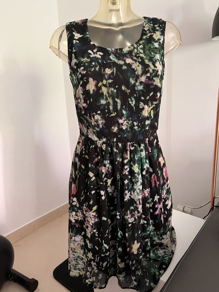 7 vestidos diferentes e uma saia