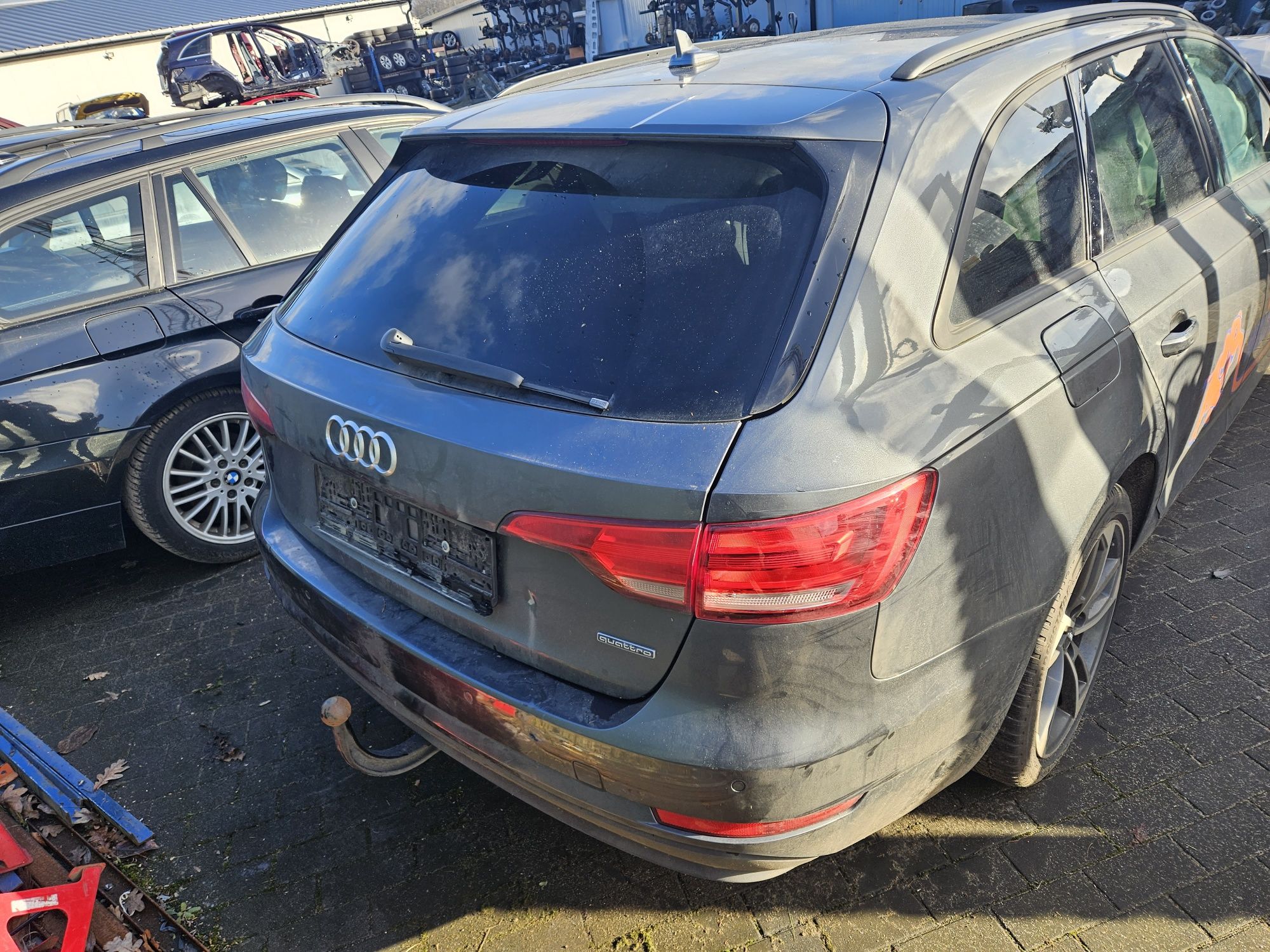 Cwiartka tyl dupa z dachem Audi A4 B9