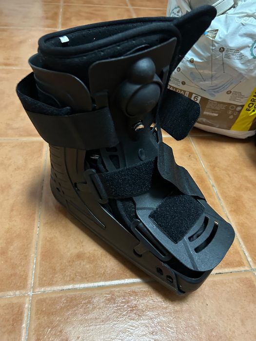 Bota ortopedica + 1 muleta