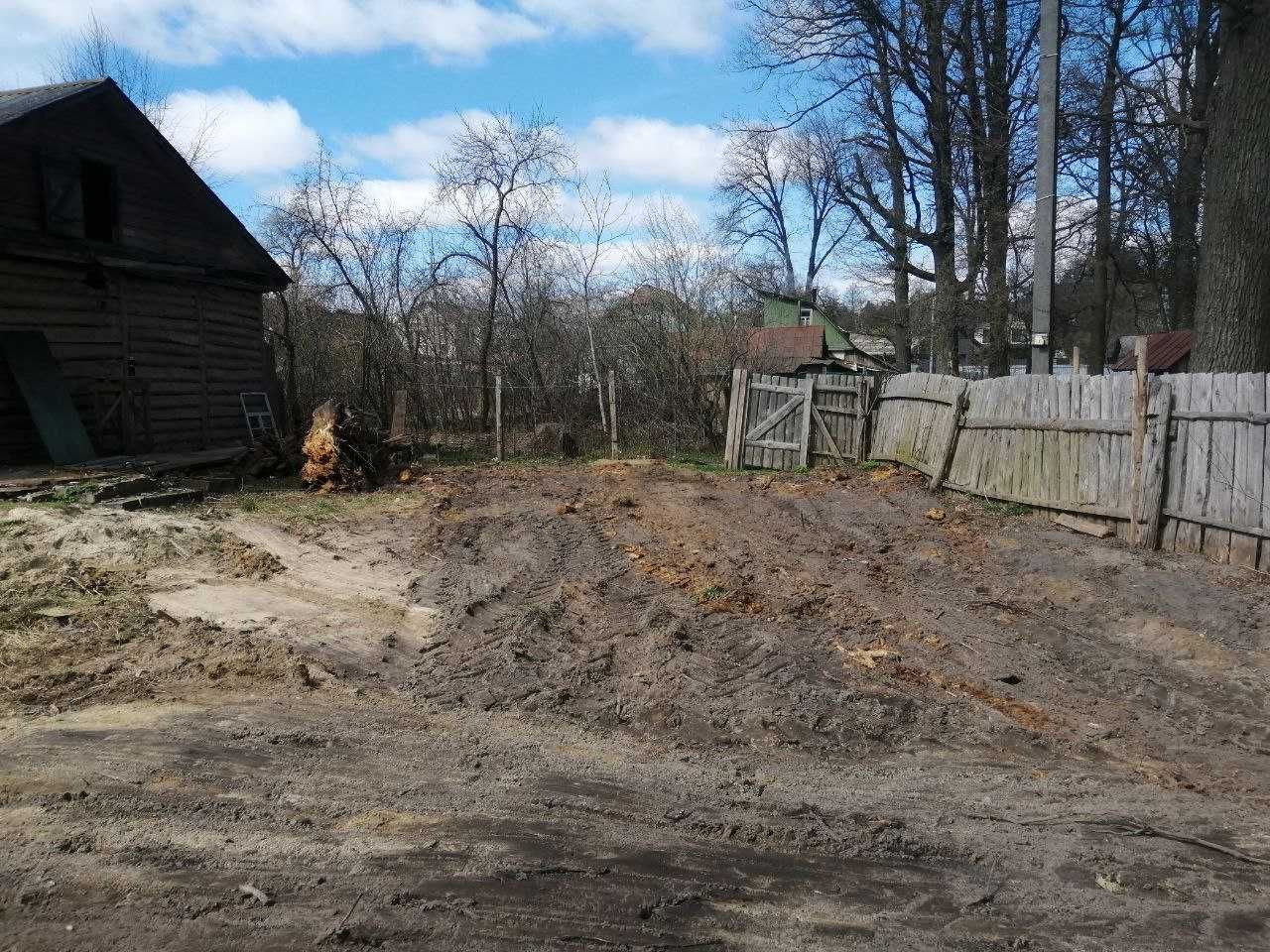 частина будинка на земельній ділянці в Клавдієво.