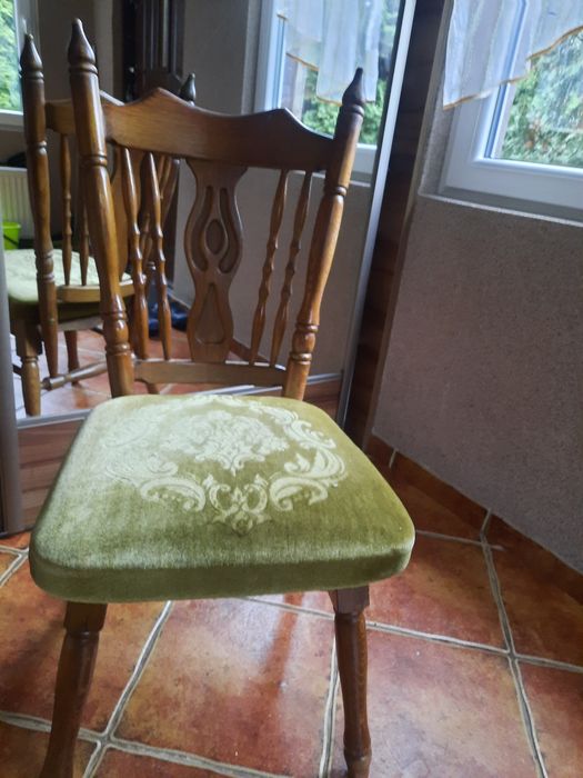 Dębowe krzesła tapicerowane