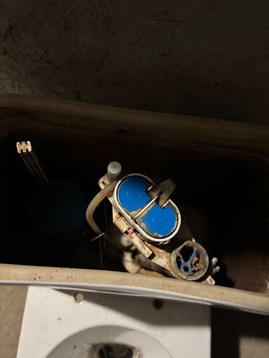 Продам унітаз з бачком,можна для робочих; під час ремонту.