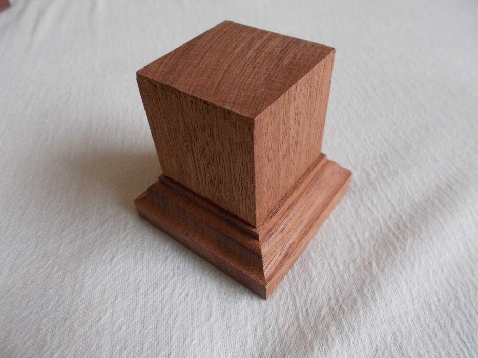 Podstawka drewniana mahoniowa mahoń pod modele popiersia figurki cokół
