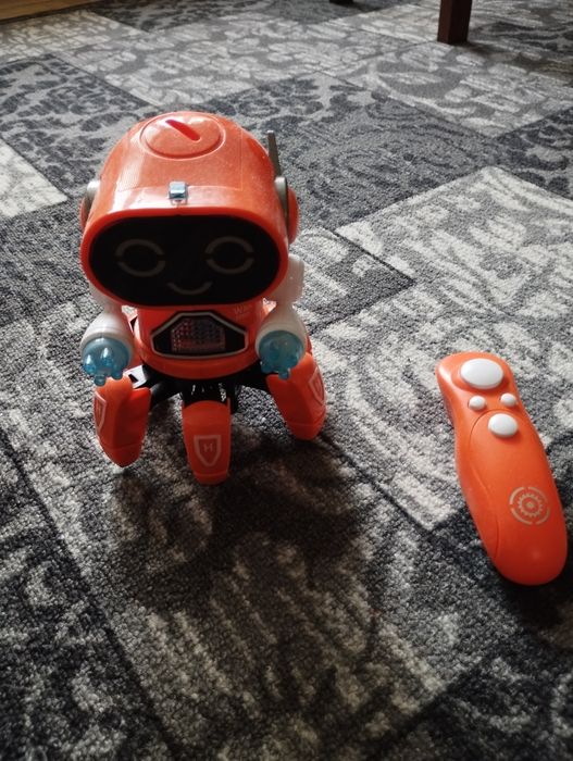 Робот іграшка з пультом