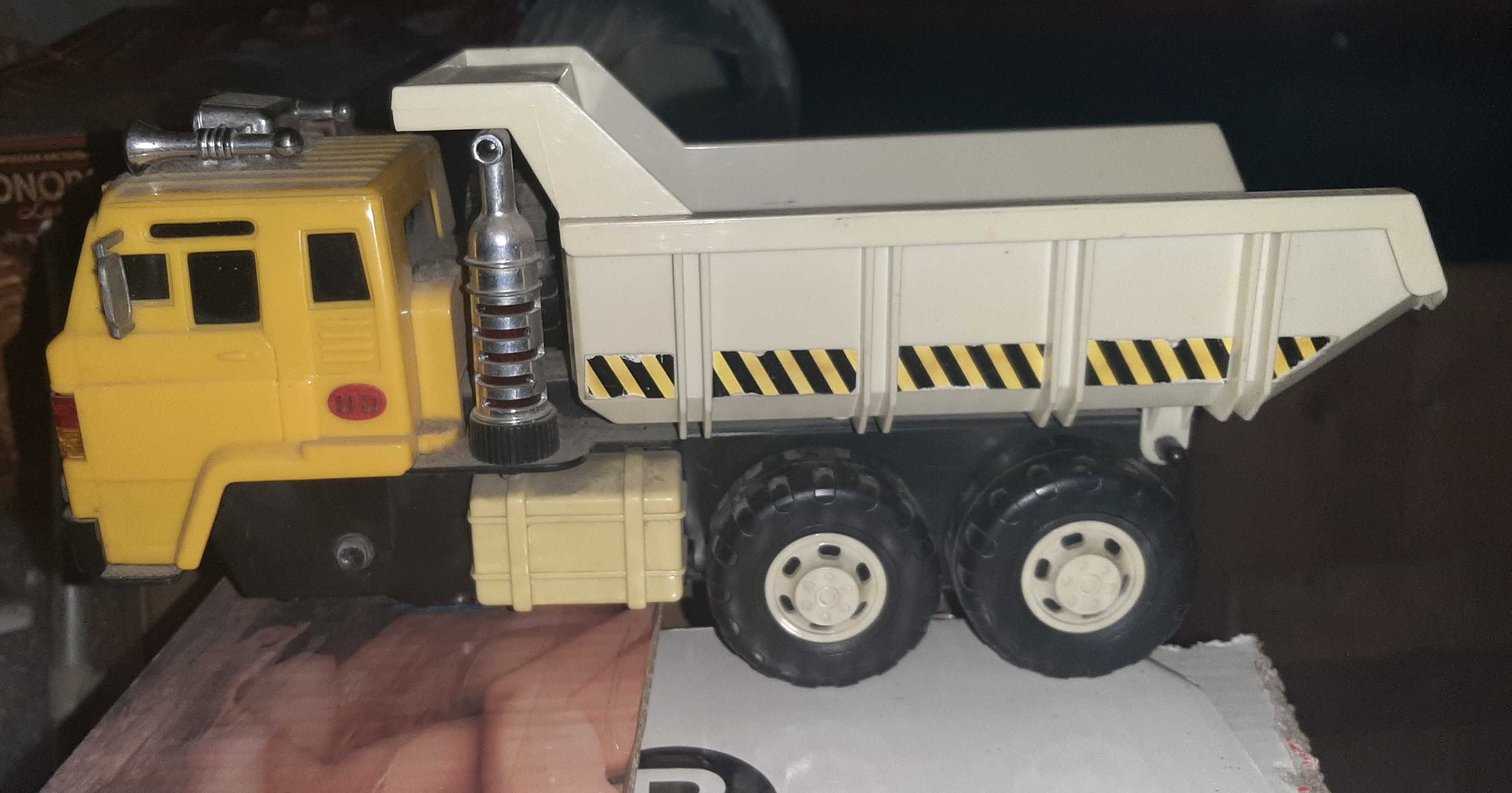 Детская игрушка грузовик Nissan diesel truck