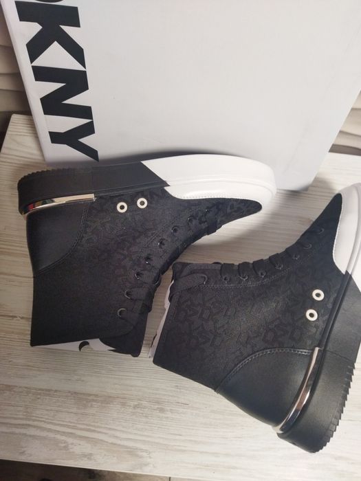 Кросівки жіночі DKNY 39,5р