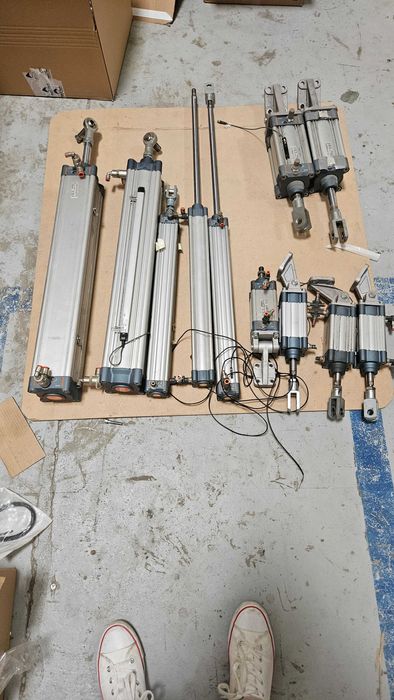 siłowniki pneumatyczne różne rodzaje