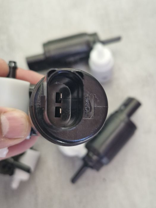 Насос склоомивача VW ID4, ID.6 "моторчик омивача" код 1KD 955 651