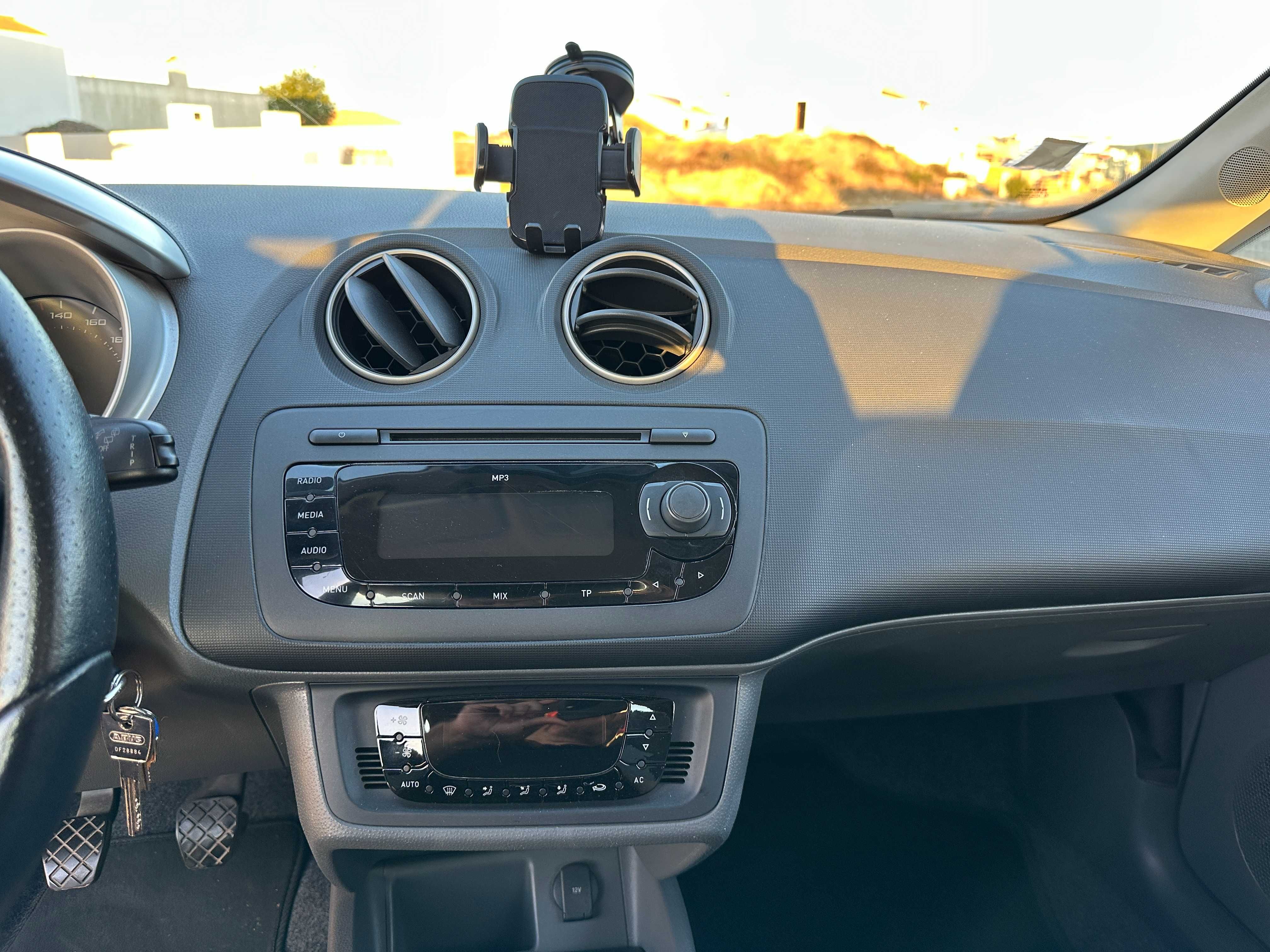 Seat Ibiza 1.2 com apenas 62.000Km