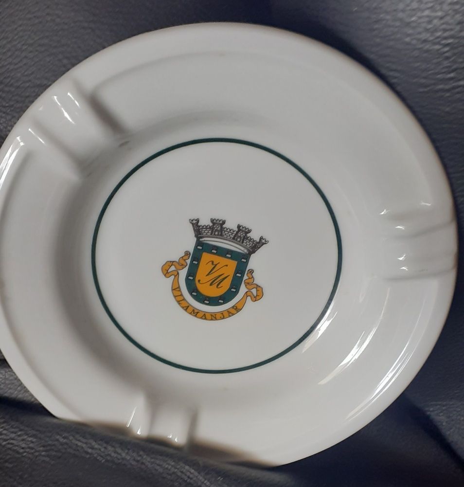 Cinzeiro de porcelana
