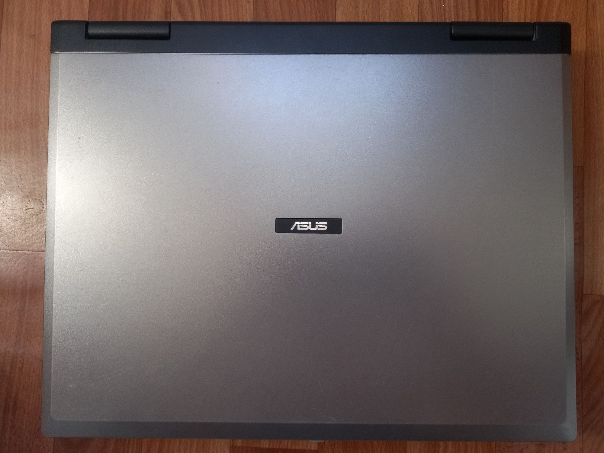 Ноутбук Asus A4500L старенький под Windows XP