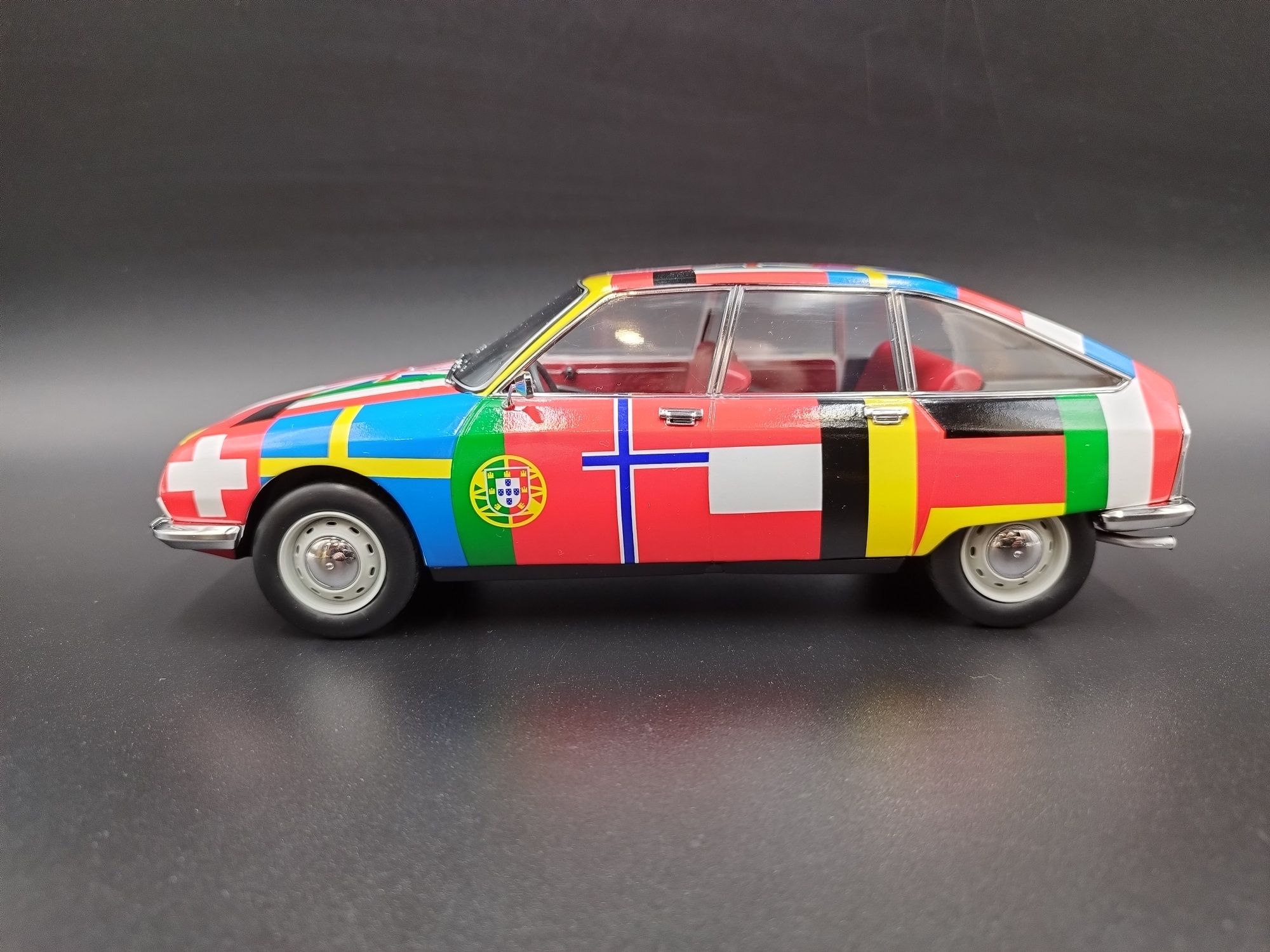 1:18 Norev 1972 Citroen GS Drapeaux model nowy 
K