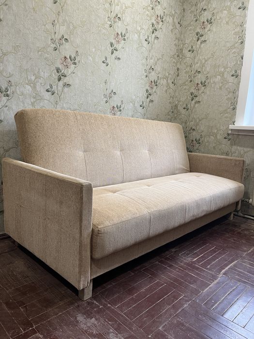 Диван бежевий книжка