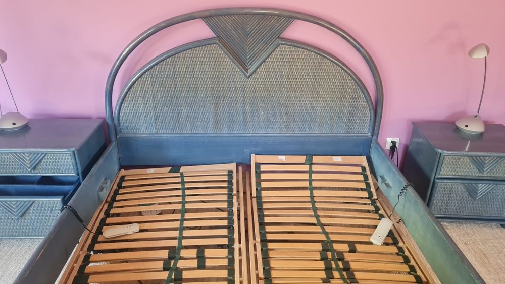 Meble do sypiani - Łóżko podwójne regulowanym stelażem  niebieskie, sz