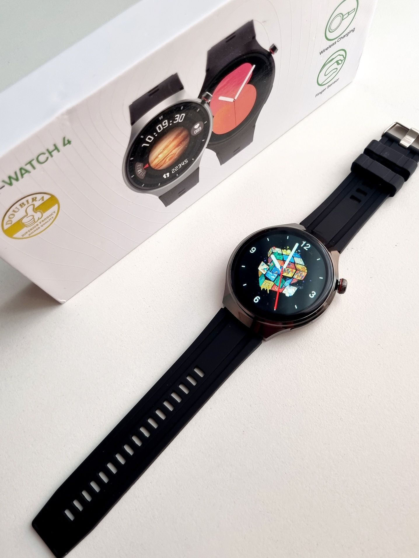 Czarny smartwatch GT4
