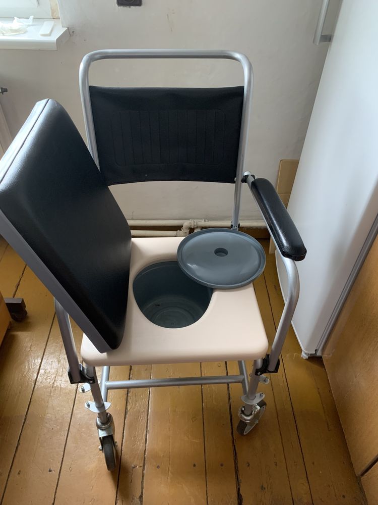 Krzeslo toaleta dla seniora + gratis
