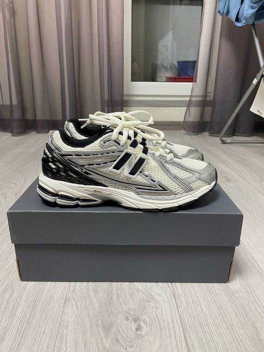 Продаю кросівки New balance 1906R розмір 42(26.5см)