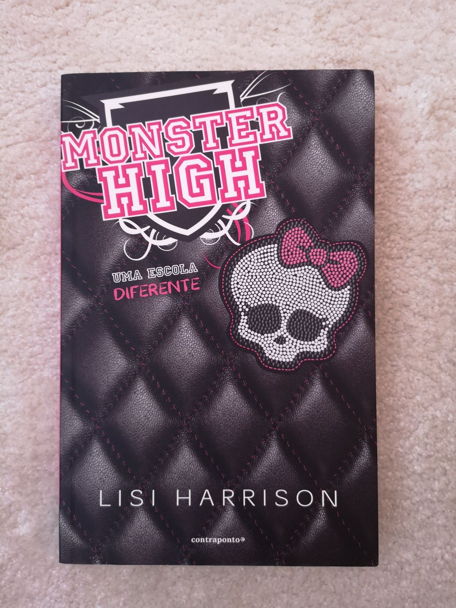 Livro "Monster Hight. Uma escola diferente"