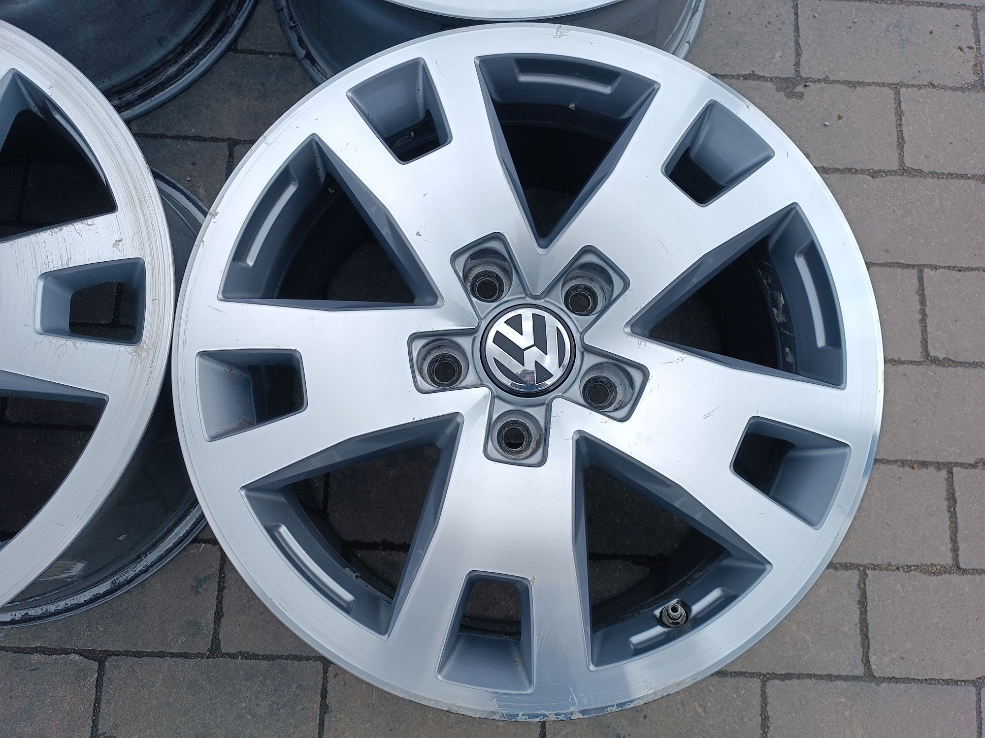 Felgi Alu VW Amarok 2H VW T6 Caravelle Multivan 5x120 ET49 8J17