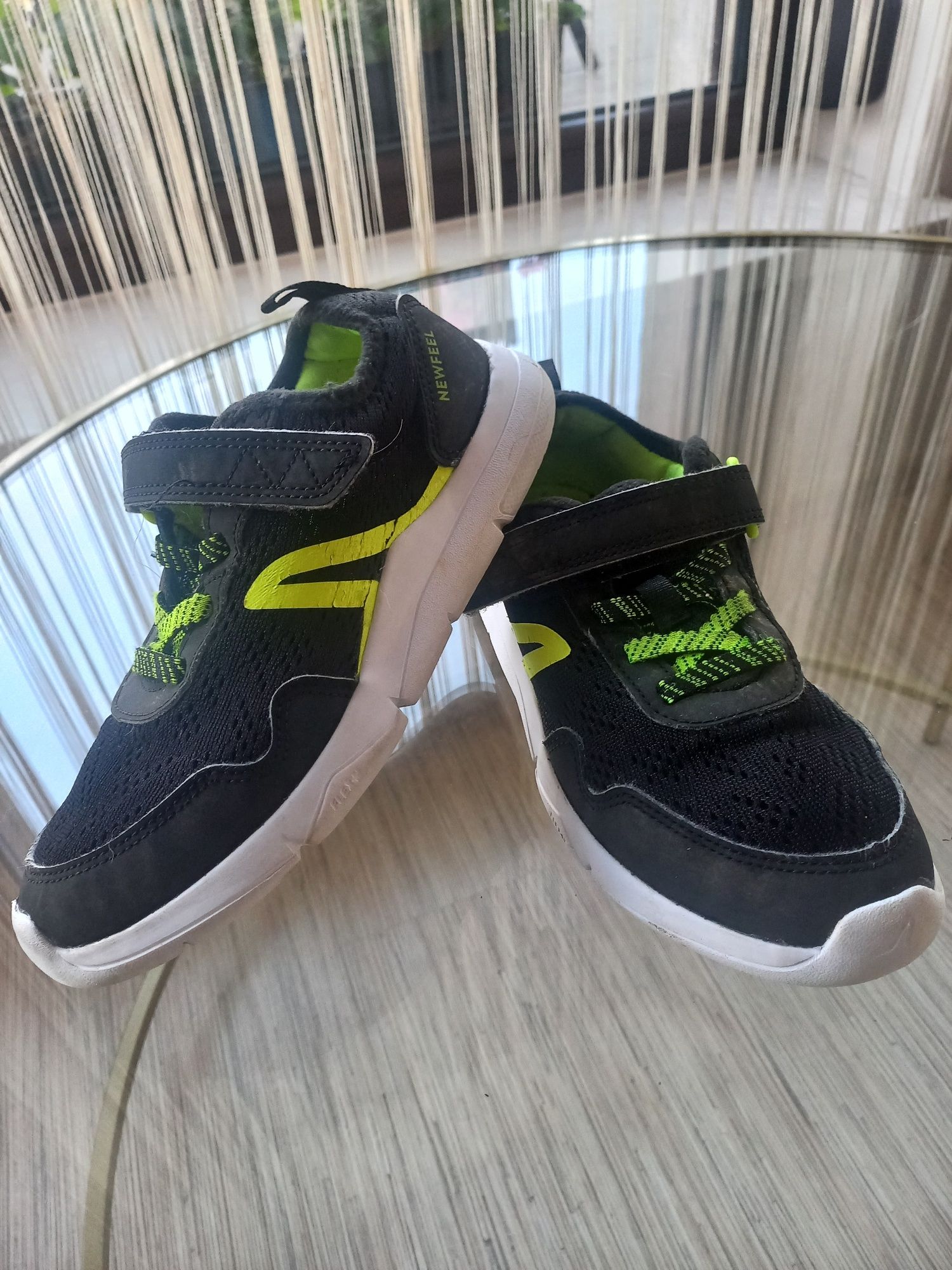 Buciki sportowe rozm 35 22 cm adidaski białą pideszwą buty chłopięce