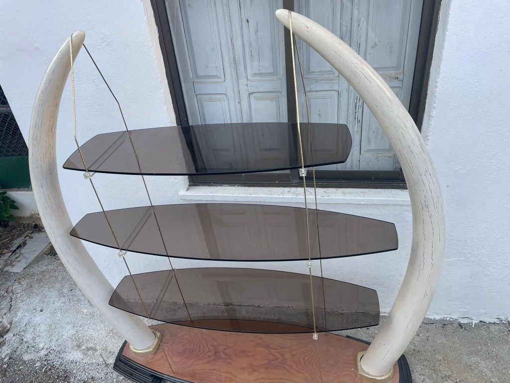 Grande estante com vidros possibilidade de entrega