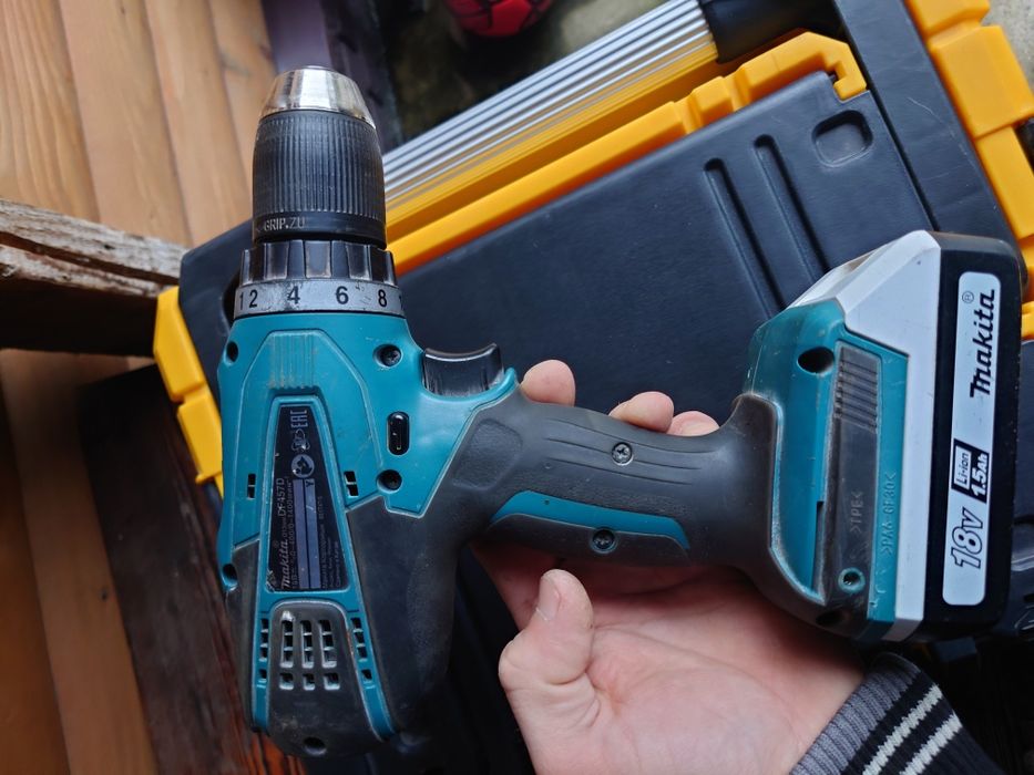 Шуруповерт Makita df457d