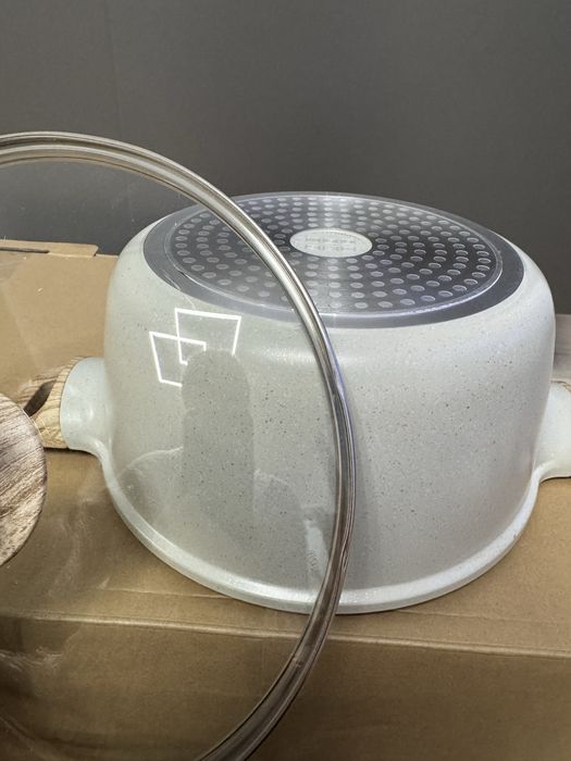 Zestaw naczyń i przyborów Wodillo - do wszystkich typów kuchni nowe