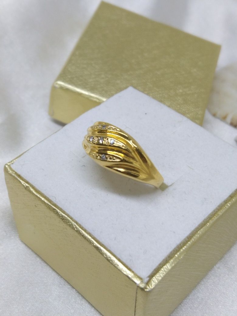 Piękny złoty pierścionek z diamentami, złoto 333, rozmiar 10