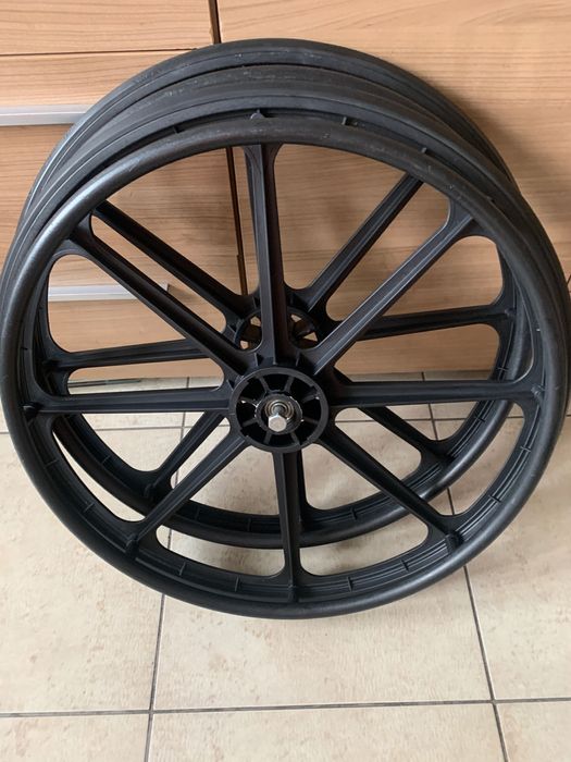Koła obręcze do wózka inwalidzkiego tył na śrubę 24x1