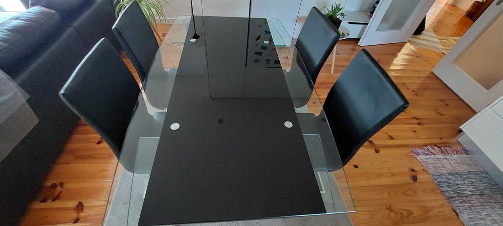 Mesa de sala de jantar extensível + 4 cadeiras