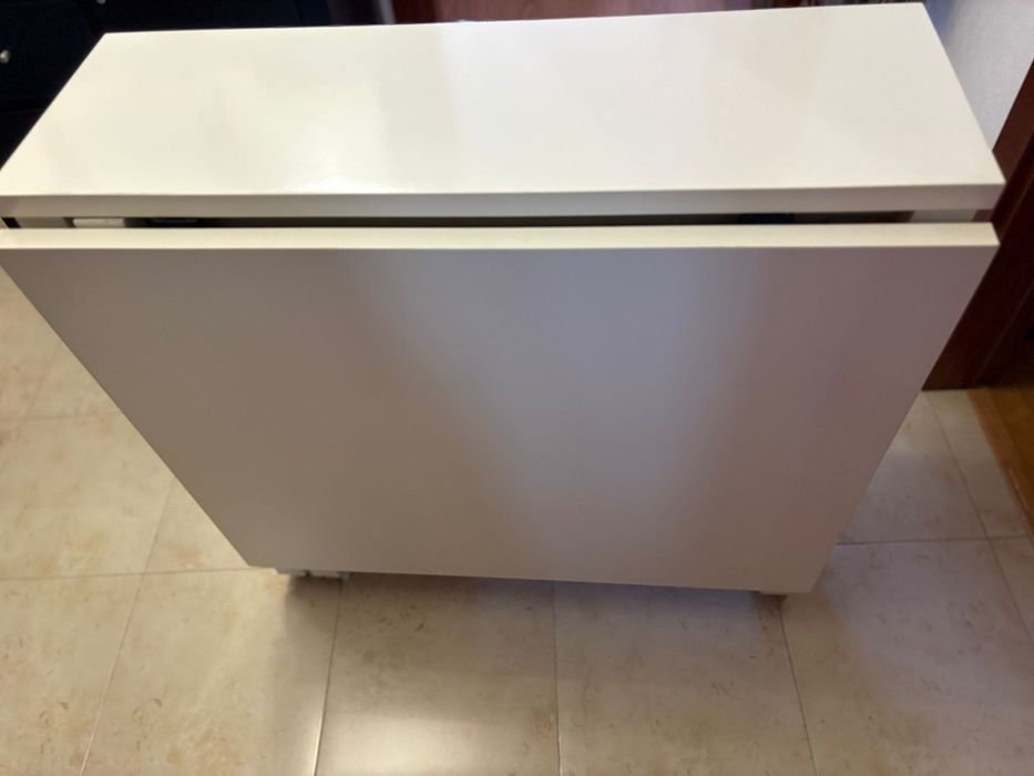 Mesa branca de cozinha