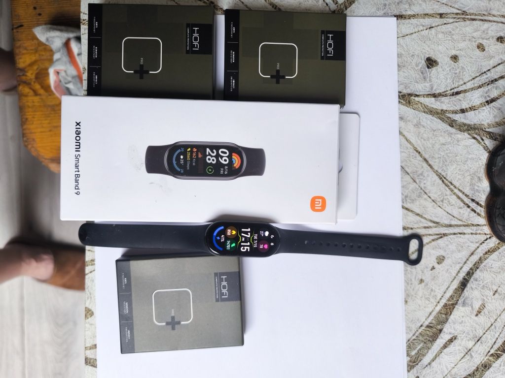 Sprzedam używany Smartband Xiaomi  Mi Band 9 plus szkła ochronne