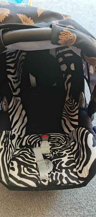 Nosidełko z bazą maxi cosi.