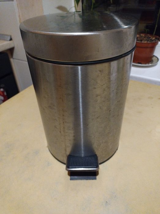 Продам ведро с педалью.