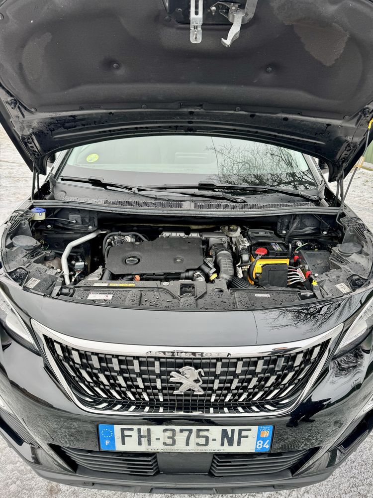 Продам автомобіль peugeot 3008