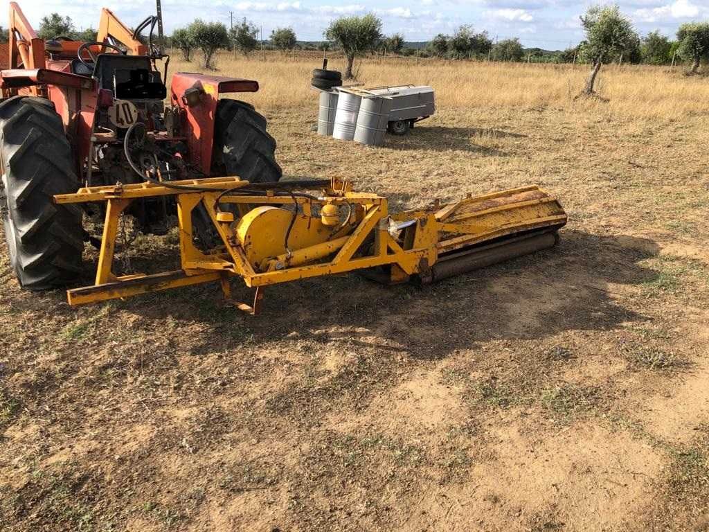 Limpa bermas destroçadora de martelos descentrada