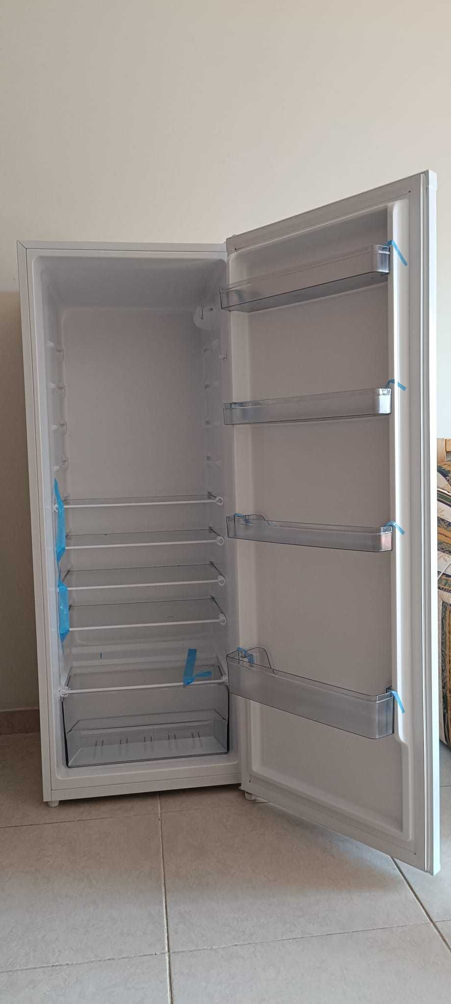 Frigorífico 1 porta QILIVE com capacidade 242L