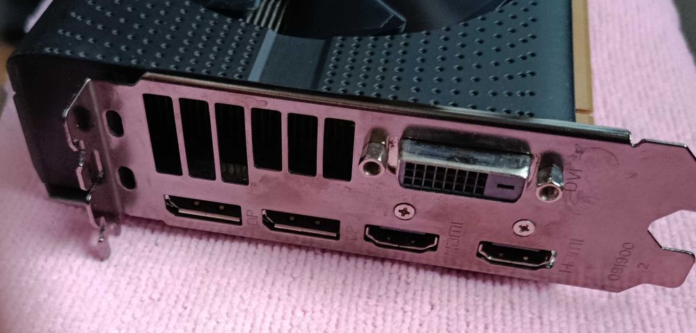 Відеокарта AMD Radeon RX 580 4GB виробництва Sapphire