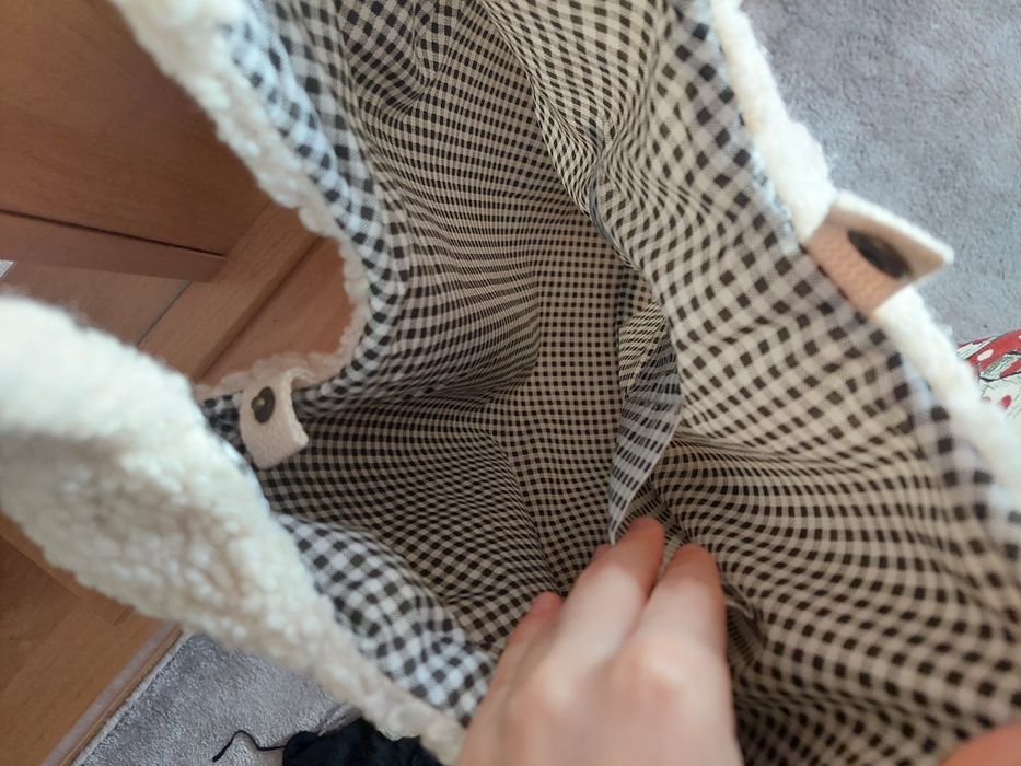 Білий пухнастий шоппер