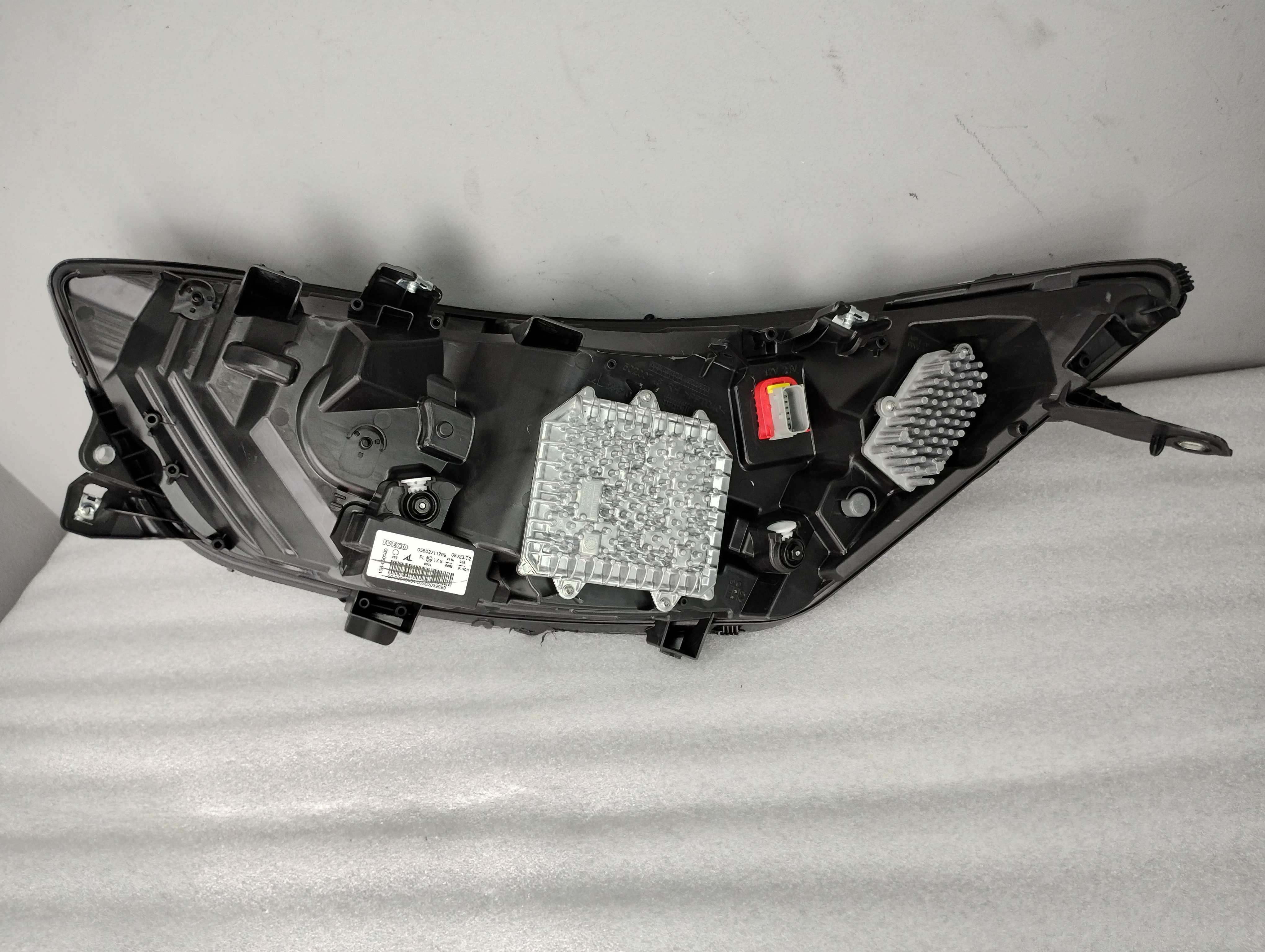 Lampa Reflektor Prawy IVECO DAILY IV FullLed  EU! FV23