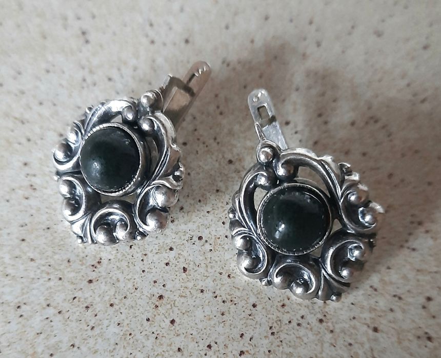 Елегантні срібні сережки
