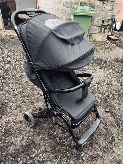 Продаєтьс прогулянкова коляска Carello Porto