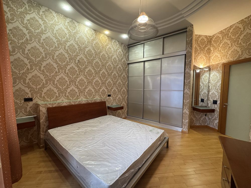 Продаю 4 комн. квартиру 140м2 ул.Сумская, 122 с автоном.отоплением