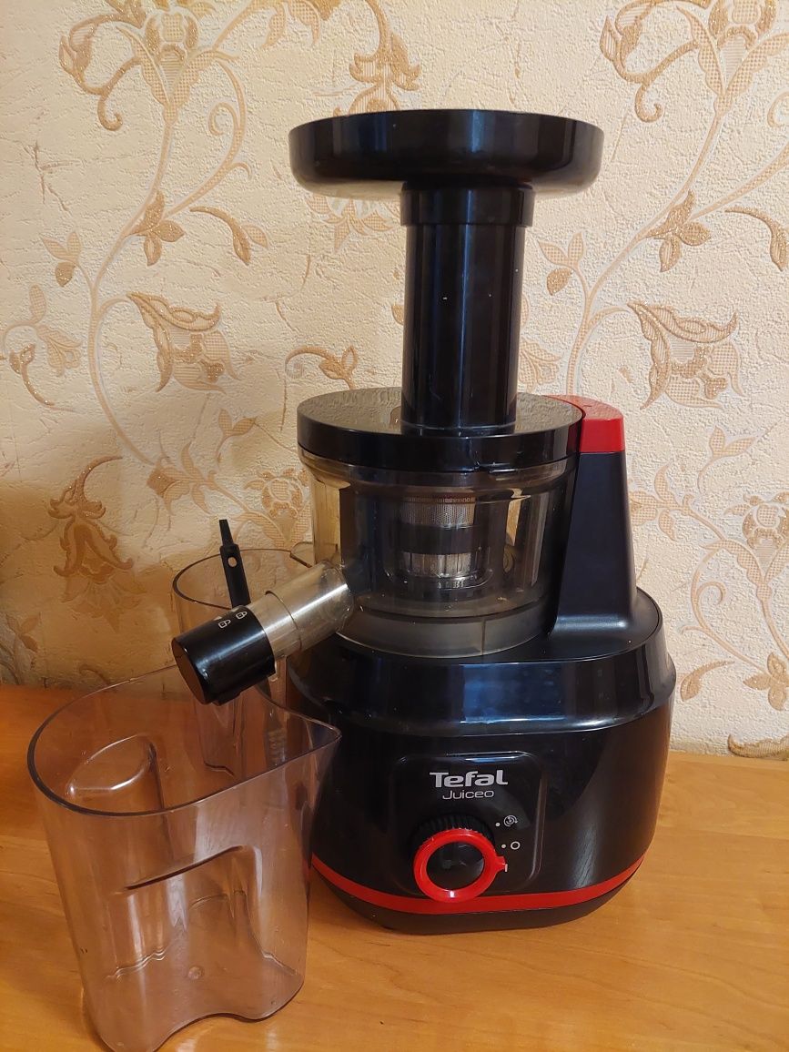 Соковижималка шнековая TEFAL JUICEO ZC150838