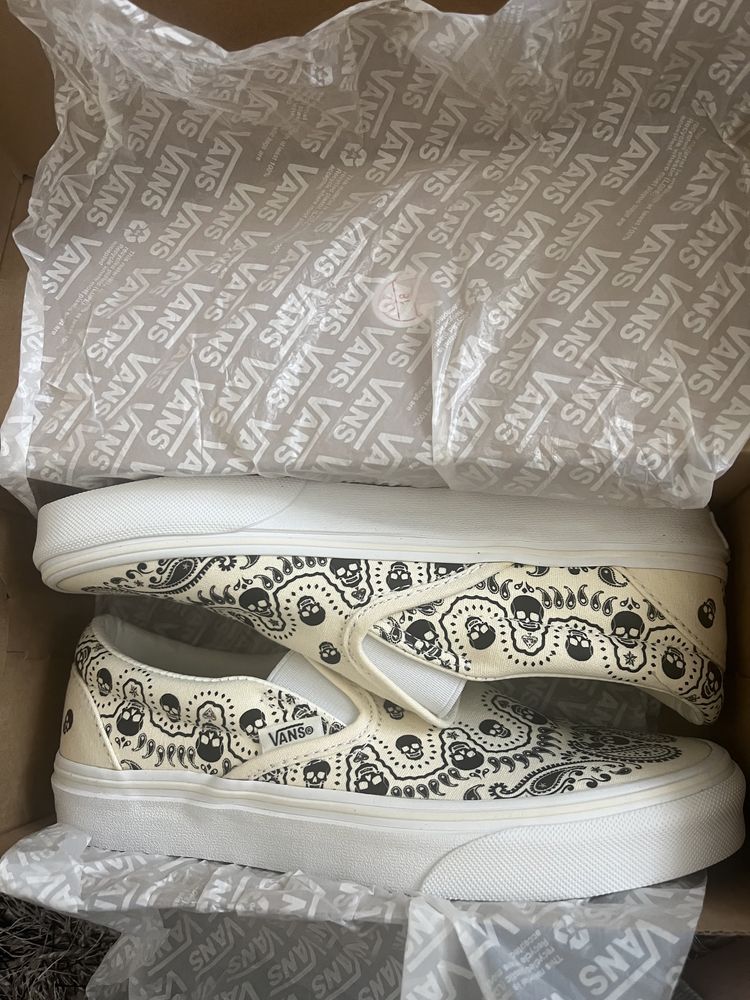 Buty Vans Vansy tenisówki wsuwane classic slip-on bandana czaszki