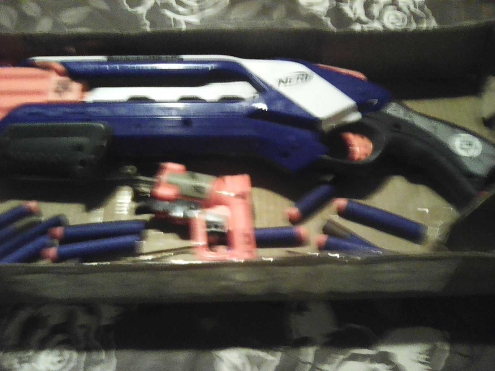 Nerf Elite Rough Cut 2x4 e Nerf N-Strike Elite Jolt Blaster