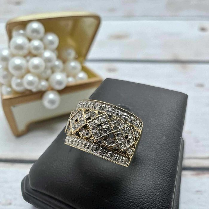 Niepowtarzalny złoty pierścionek z diamentami r14 4,07g