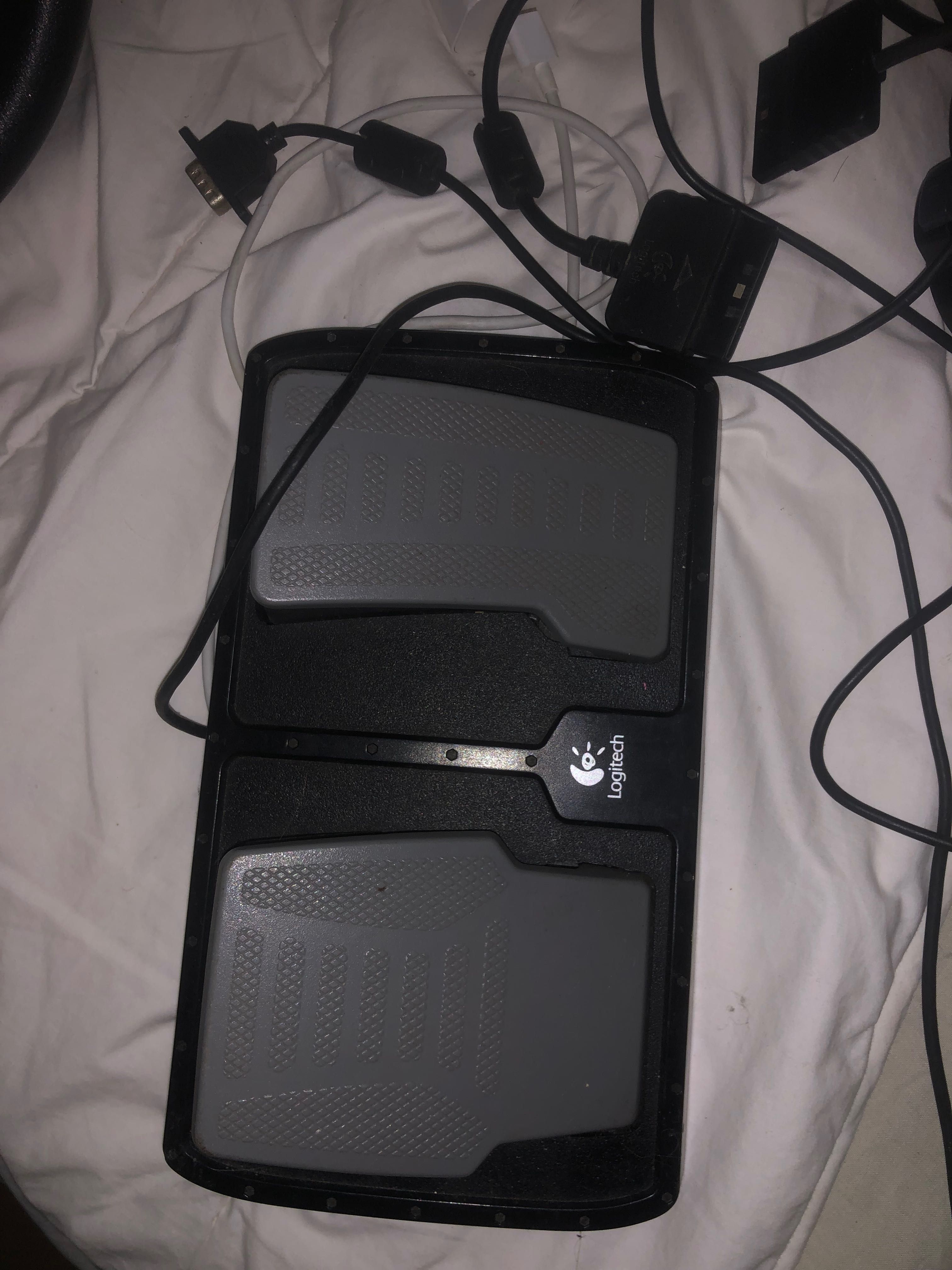 Ps2 c/ 2 comandos, volante, pedais e 14 jogos