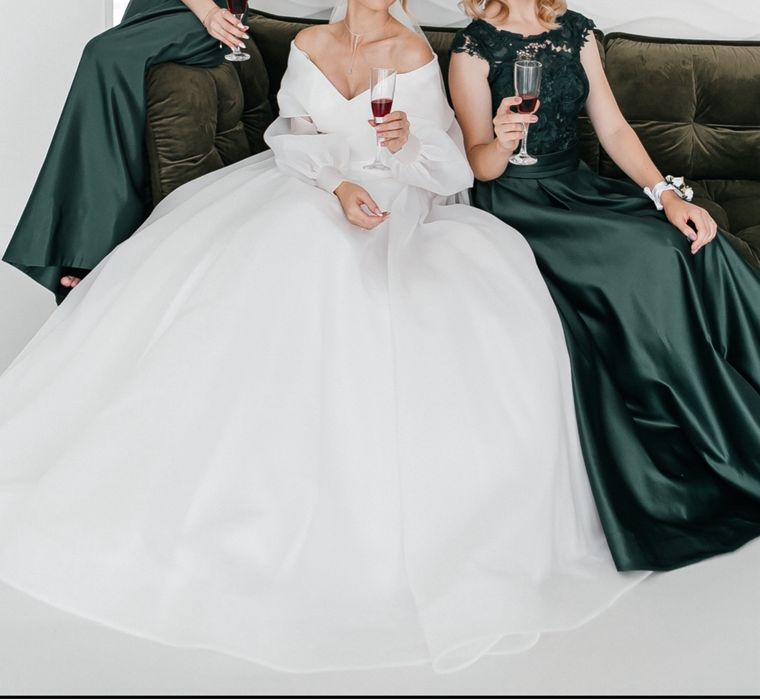 Продам весільну сукню