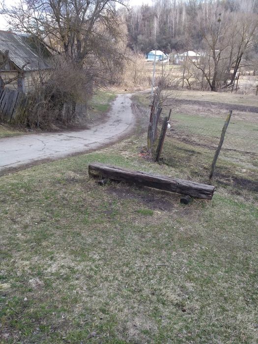 Гарний будинок в мальовничому селі...